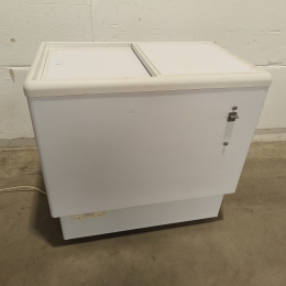 Refrigerated chest